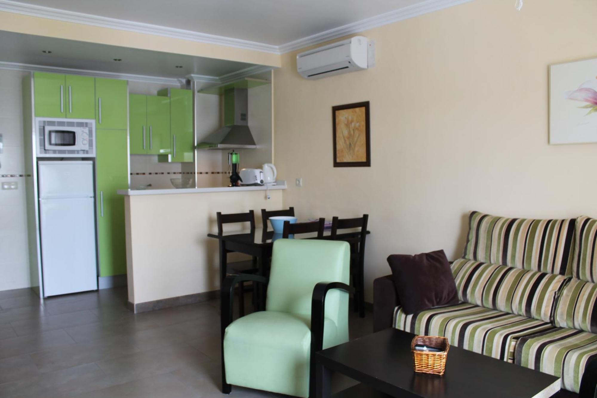 Apartamentos Turísticos Plaza del Olvido Nerja Exterior foto