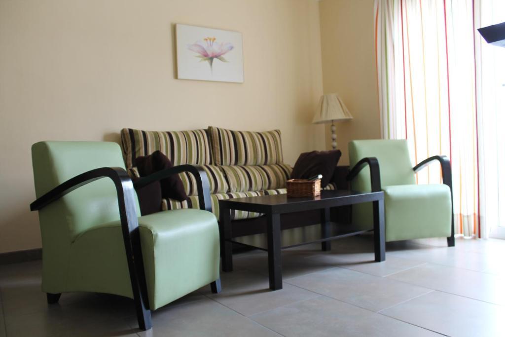 Apartamentos Turísticos Plaza del Olvido Nerja Exterior foto