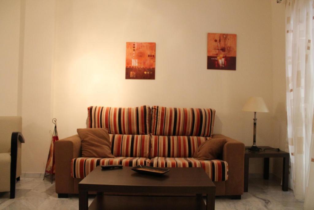Apartamentos Turísticos Plaza del Olvido Nerja Exterior foto
